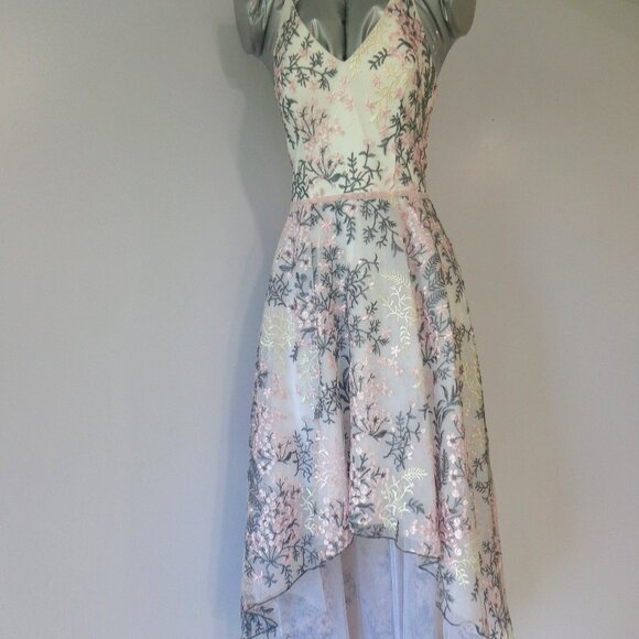 By & By Pink and Gray‎ Floral Embroidery Lovely Dress Juniors' Size 5 - Picture 2 of 10